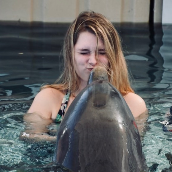 Meet your Posher, Katie - Picture 3 of 3